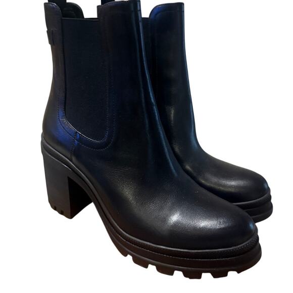 Nearly New! Veronica Beard Winnie Water Resistant Chelsea Boots in Black Sz. 9.5 - Picture 3 of 10
